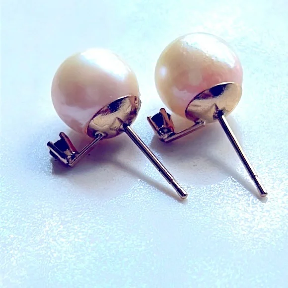 14k solid gold pearl and sapphire earrings. Pearls 8.5mm